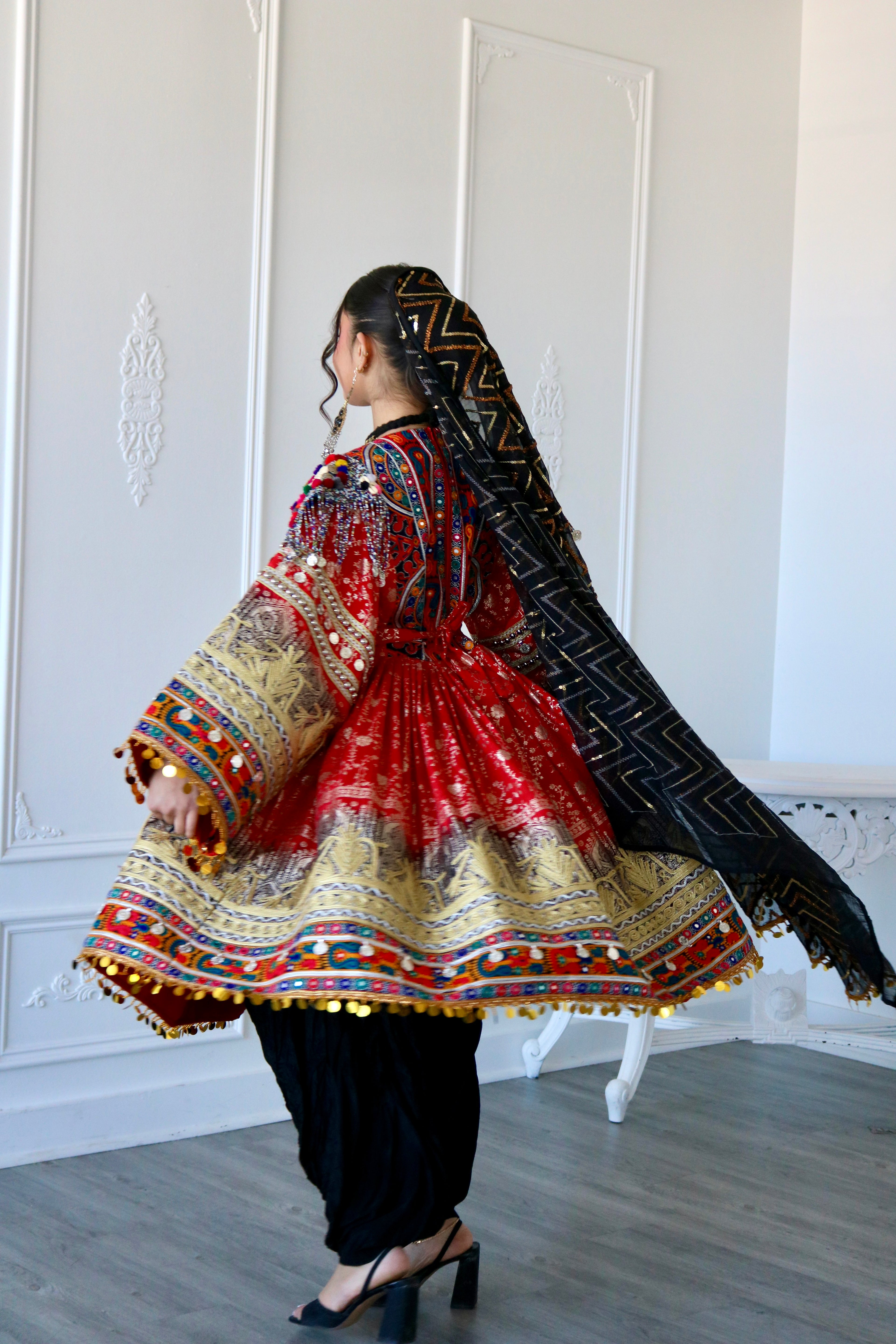 Afghan Kuchi Dress (red/black)