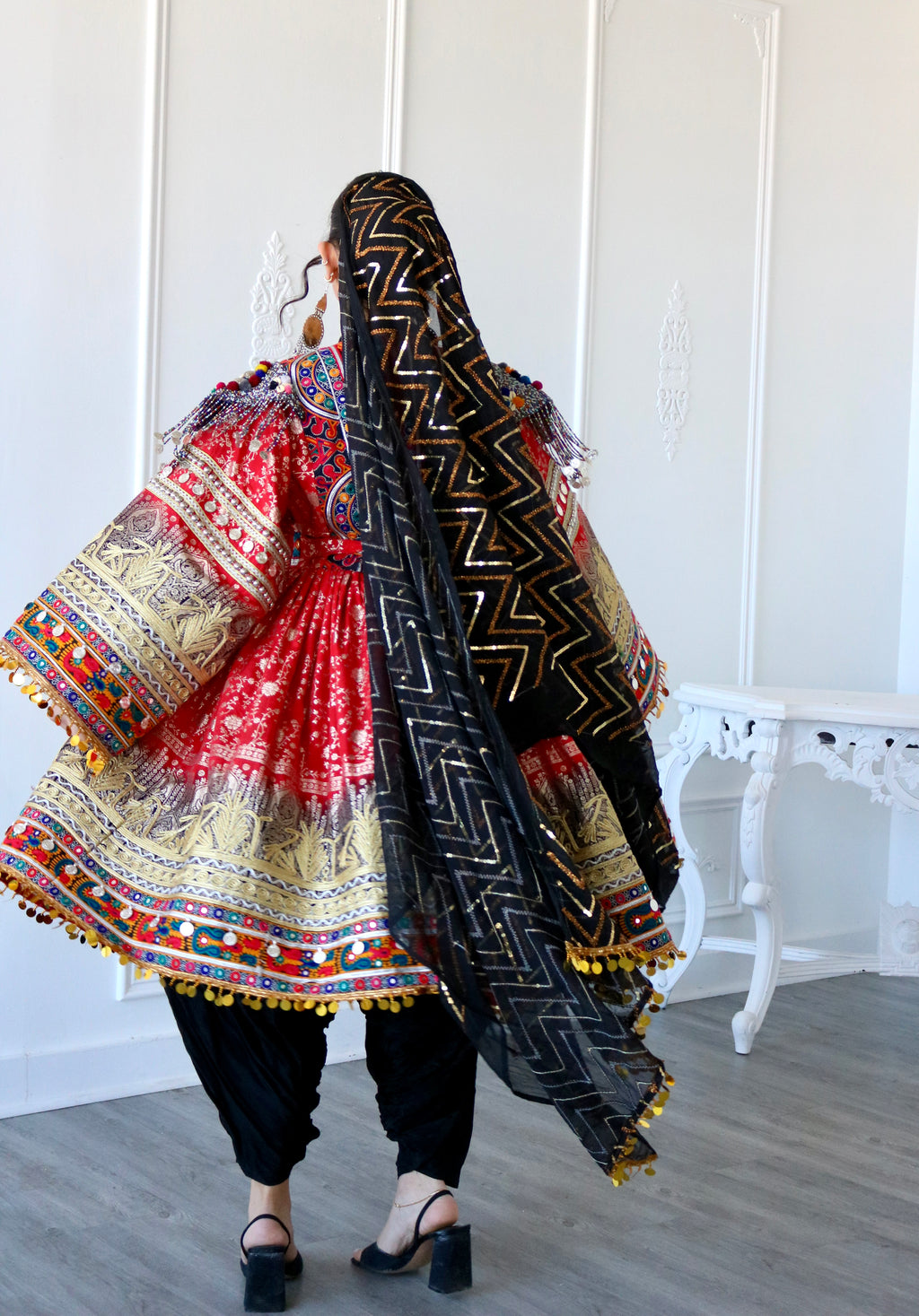 Afghan Kuchi Dress (red/black)