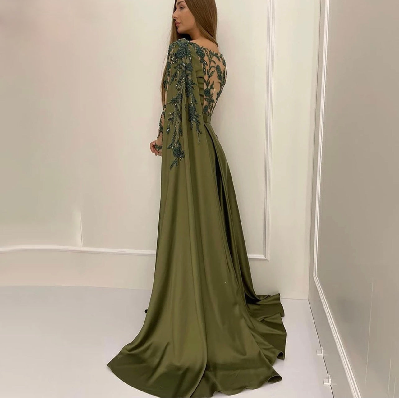 Olive Green O Neck Long Sleeves Evening Dresses