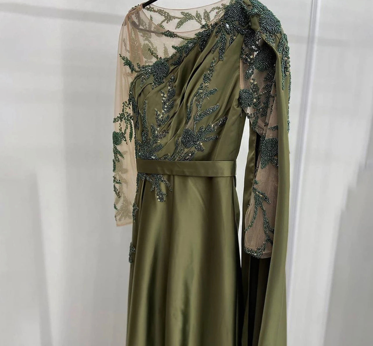 Olive Green O Neck Long Sleeves Evening Dresses